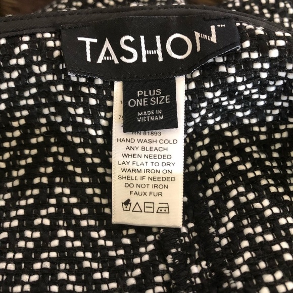 Tashon Poncho Chevron Faux Fur Trim Black/White OS - Picture 11 of 11